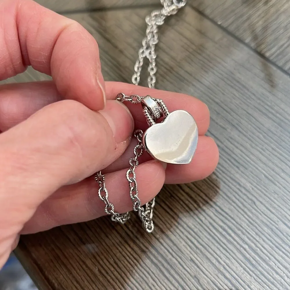 DIAMONDS INTERNATIONAL, Diamond Heart Necklace